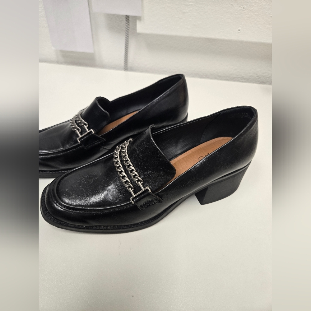 Baretraps Black Leather Loafers with Chain Detail-Size 11M